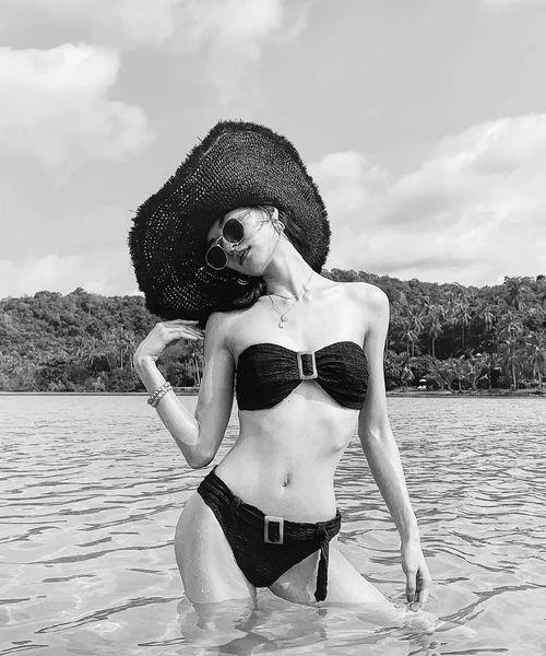 高叉泳衣 明星,明星们的时尚秀场